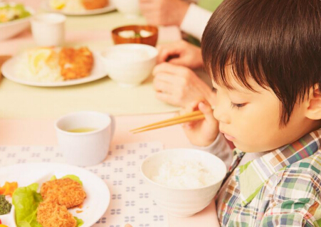 【小孩子缺锌钙怎么补】孩子缺钙缺锌怎么补_