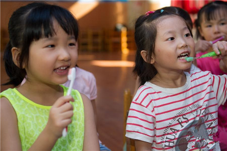 【幼儿园刷牙教案】_幼儿园刷牙歌教案_幼儿园小班