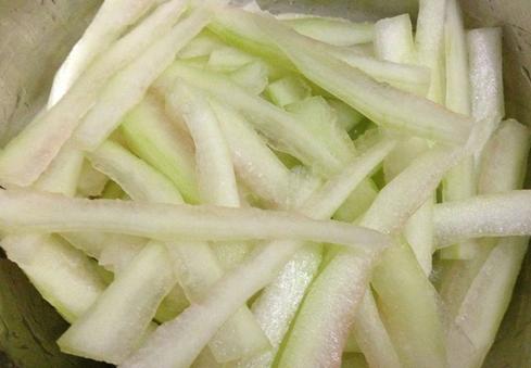 西瓜皮怎么做好吃又简单 各种家常炒蒸煮步骤详解