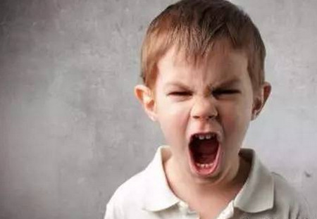 该如何正确看待孩子的攻击行为？！