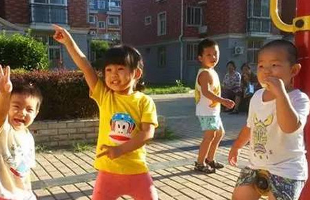 我把女儿培养得开朗大方，宝爸却说这样的孩子容易被拐骗！