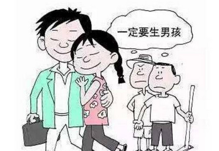 孕妇怀孕5个月，婆婆重男轻女逼其引产，让人心疼！