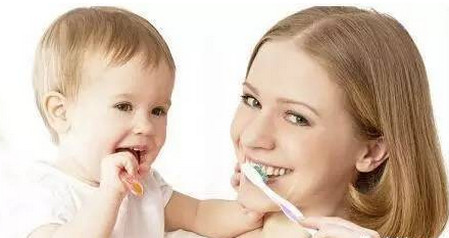 家长帮助孩子刷牙，这几点要注意了！
