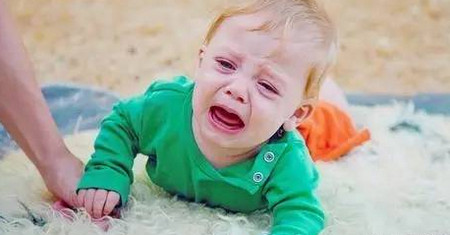 宝宝坠床或磕破头会变傻？90%妈妈都不知道正确处理！