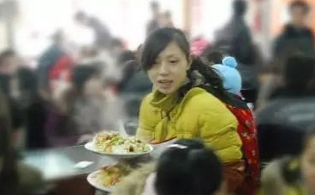 我是两个宝宝的妈妈，产后瘦了的我都快抱不动小儿子了