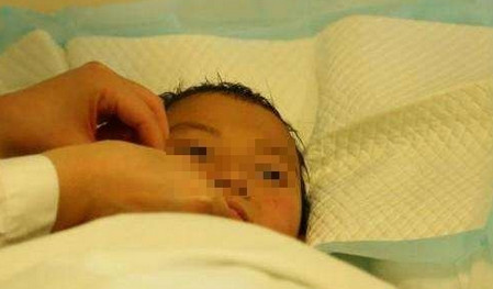 6岁宝宝跟表弟争东西，居然被舅妈打成重伤！