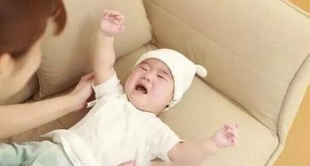 家有宝宝，睡眠要一家人同步，对宝宝和你们都好！