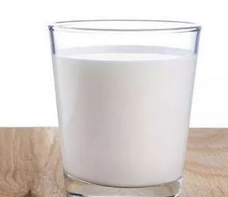 牛奶和酸奶，孕妈该选哪种奶更适合呢？？？