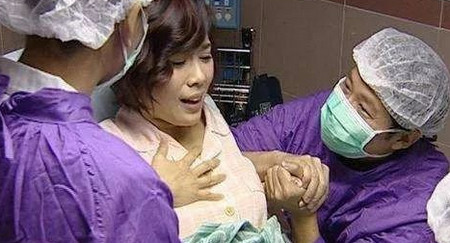 给你生孩子的是你老婆， 不疼她你还是人吗?