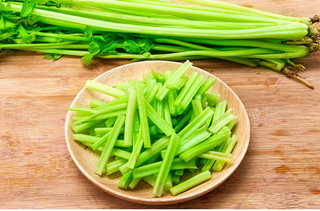 熊家族逃难记的故事