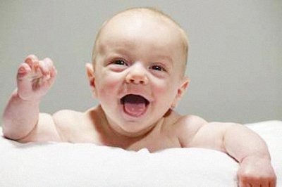 婴儿几个月出现口欲期 55b9cb8d4779f.jpg